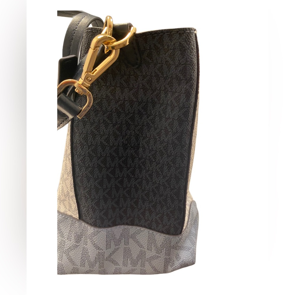 Michael Kors Mercer Gallery Convertible Bucket Bag - Picture 5 of 7